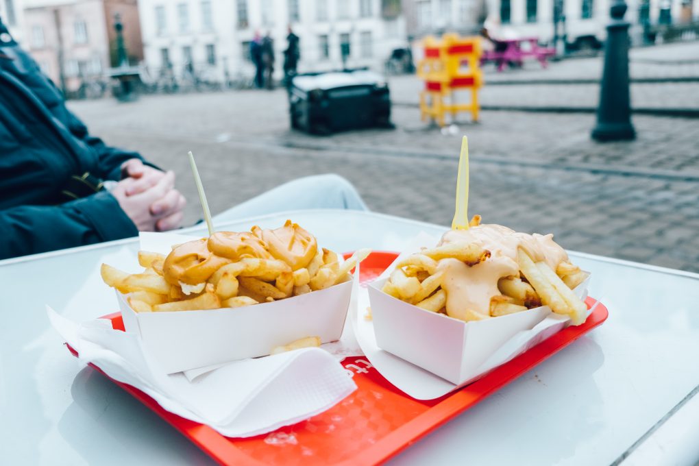 Pommes mit Mayo