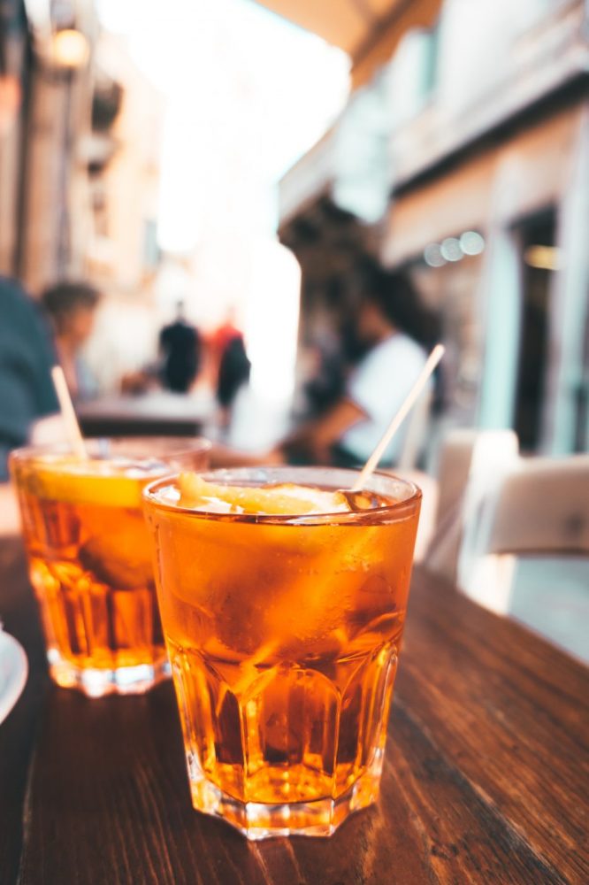 Aperitif in Straßencafé Venedig