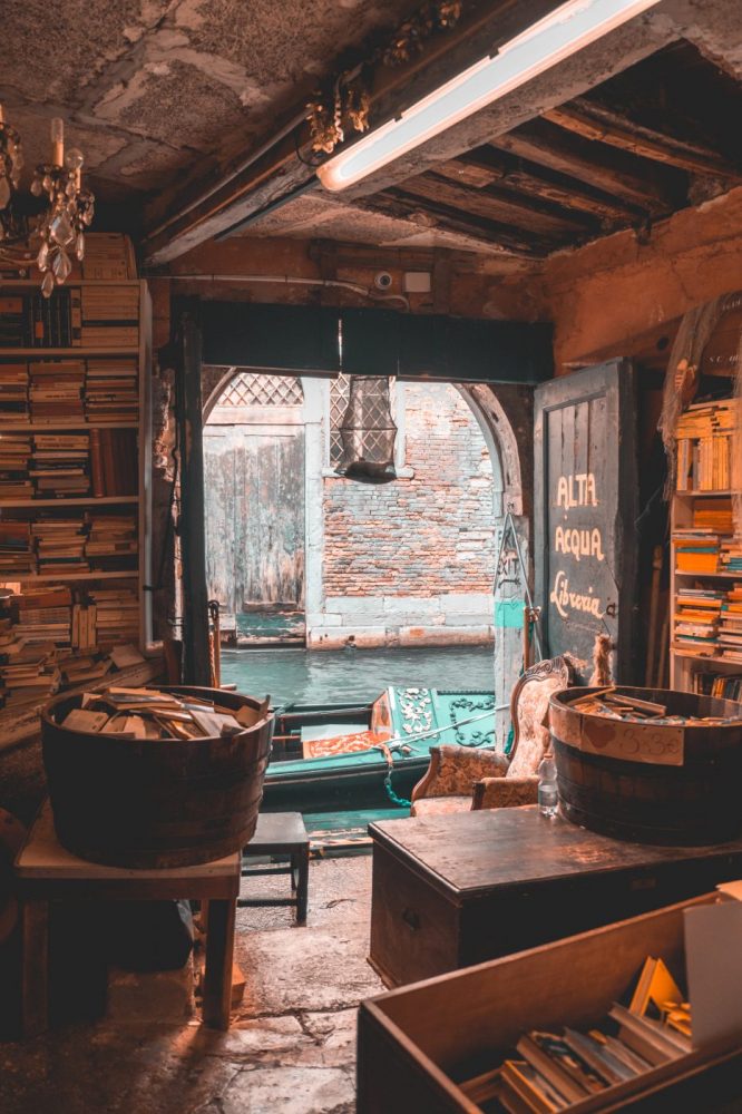 Buchladen Libreria Alta Aqua Venedig