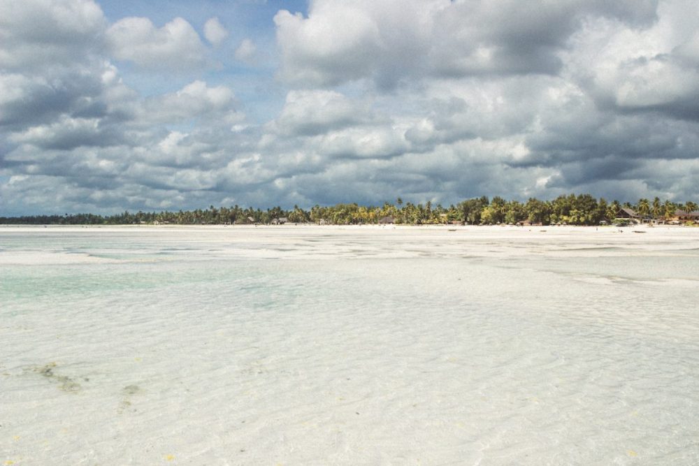 Ebbe am Strand von Paje